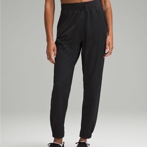 License to train black jogger